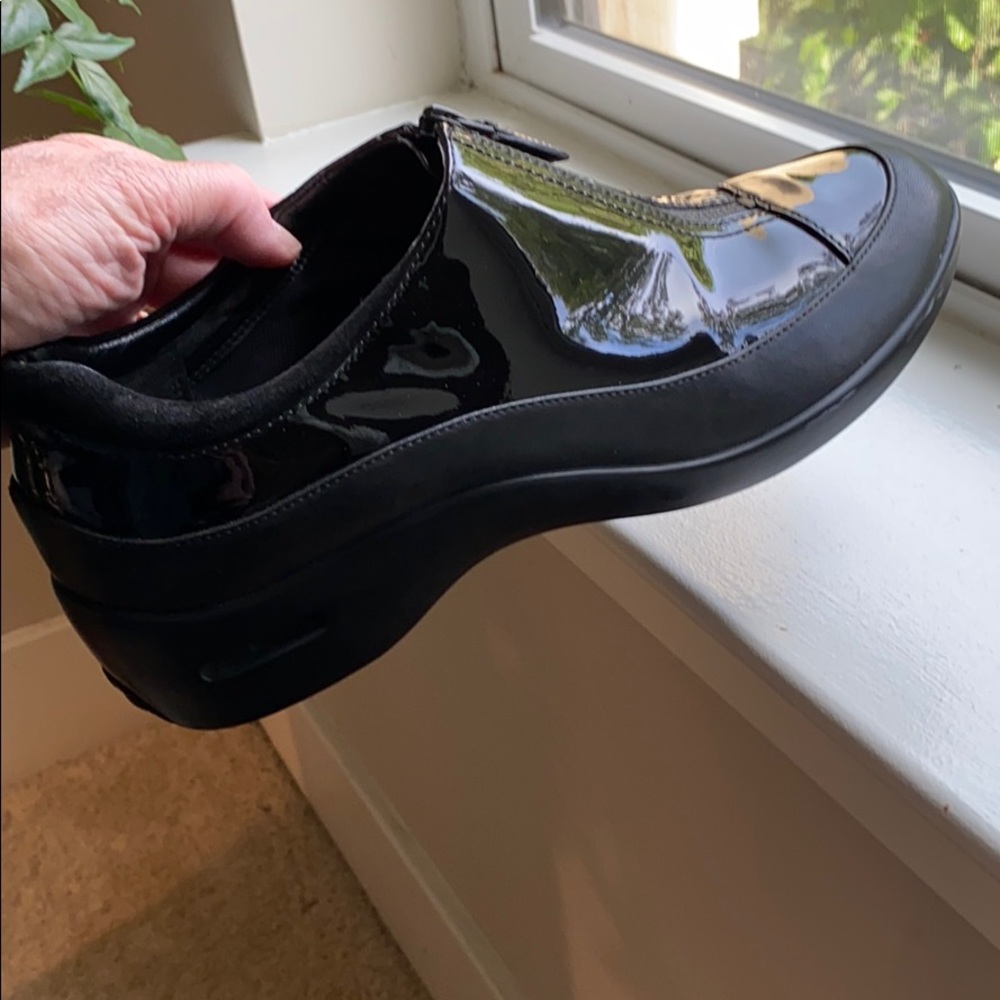 Cole Haan Nike Air Waterproof Shoes. SZ 8.5 B